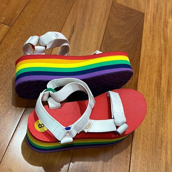 NWT Teva Flatform Universal Rainbow Pride size 8 - Picture 2 of 9